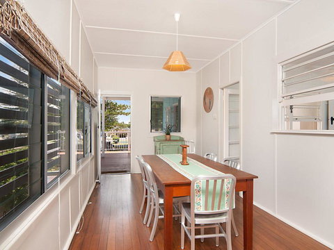 The Blue House - Flat Walk To River And Beach - Renee 3