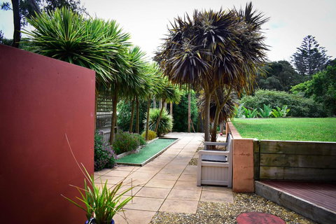 The Blue House - Rye Family Entertainer - Renee 2