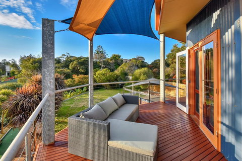 The Blue House - Rye Family Entertainer - Renee 1