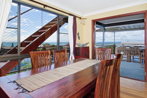 THE BOARDROOM ON BANKSIA - 11 Banksia Ave Bonny Hills - Qld Realsetate 2