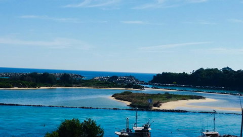 The Boathouse A 3 Bedroom House - Qld Realsetate 0