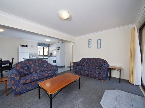The Breakers, 16B Government Road - Internet Find 1
