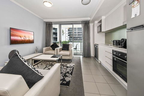 The Capitol Apartments - Swimm 2