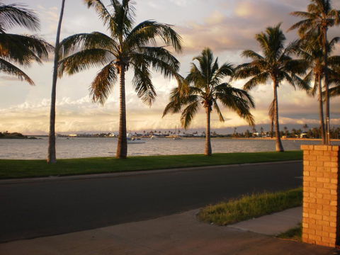 The Carnarvon Luxury Canal Home - Renee 1