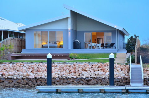The Carnarvon Luxury Canal Home - Renee 0