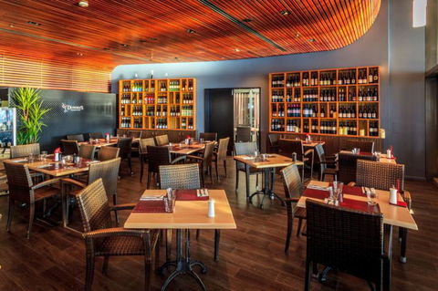 Dundee’s Restaurant On The Waterfront - Renee 2