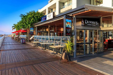 Dundee’s Restaurant On The Waterfront - Renee 6