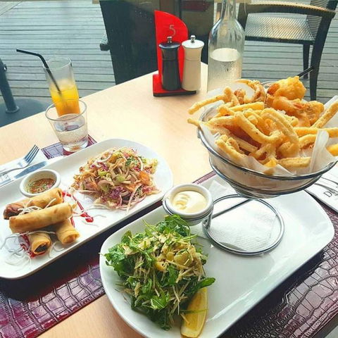 Dundee’s Restaurant On The Waterfront - Renee 8