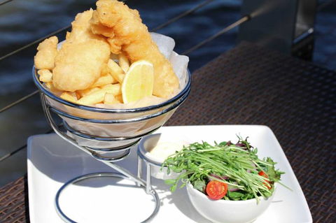 Dundee’s Restaurant On The Waterfront - Renee 10