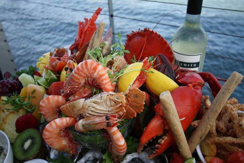 Dundee’s Restaurant On The Waterfront - Renee 13