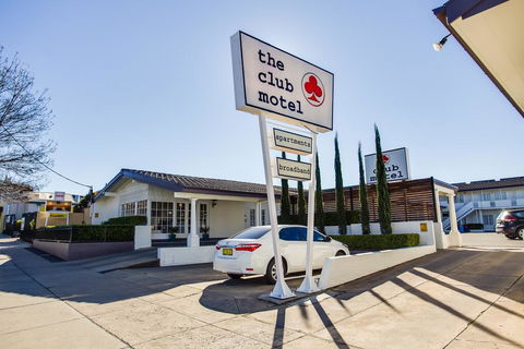 The Club Motel And Apartments - Swimm 2