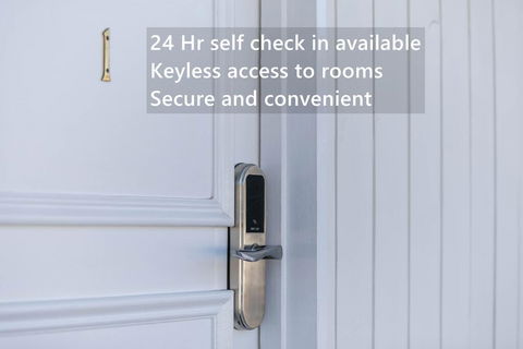 The Club Motel And Apartments - Swimm 1