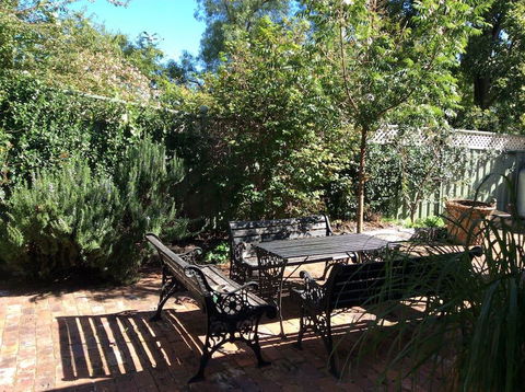 The Coach House On River And Park - Renee 2