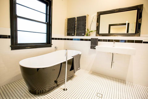 The Commercial Boutique Hotel - Internet Find 1