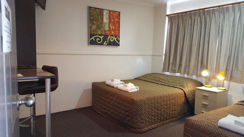 The Commercial Hotel Motel - Internet Find 2