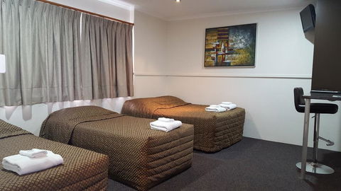 The Commercial Hotel Motel - Internet Find 0
