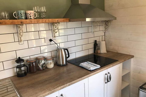 The Cottage - 58 Acre Farm Stay At Hanging Rock - Internet Find 2