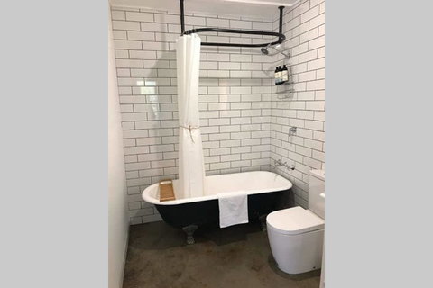 The Cottage - 58 Acre Farm Stay At Hanging Rock - Internet Find 3