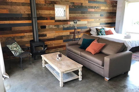 The Cottage - 58 Acre Farm Stay At Hanging Rock - Internet Find 0