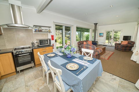 The Cottage At The Bryn At Tilba - Renee 1