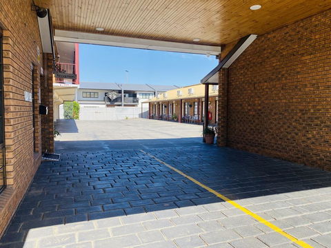 The Cottage Motor Inn Albury - Renee 1