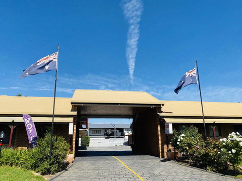 The Cottage Motor Inn Albury - Renee 2