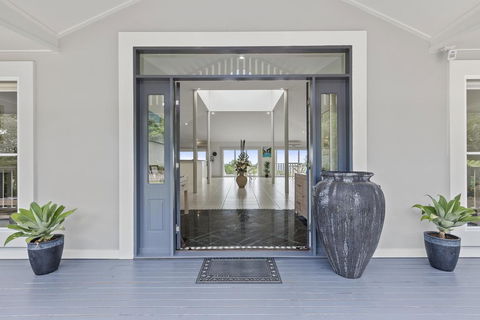 The Country House At Hunchy Montville - Renee 0