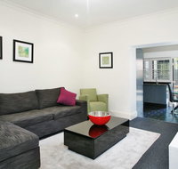 The Courtyard of St Neot - Art Deco 2BR Potts Point Apartment with Large Courtyard in Stunning Location - Qld Realsetate