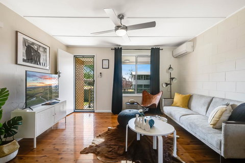 The Cowhide Cabin - Comfy, Family Friendly Stays In Toowoomba - Renee 1