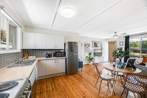 The Cowhide Cabin - Comfy, Family Friendly Stays In Toowoomba - Petrol Stations 2