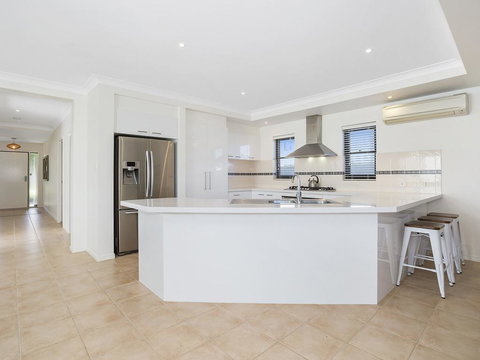 The Doggy Beach House At Salt - Swimm 2