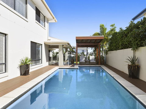 The Doggy Beach House At Salt - Swimm 3