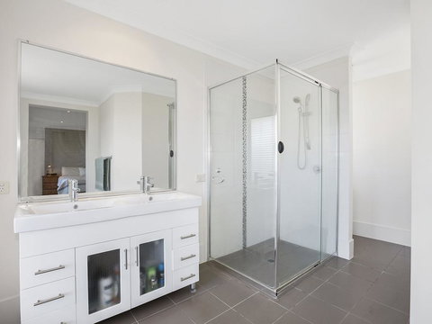 The Doggy Beach House At Salt - Swimm 1