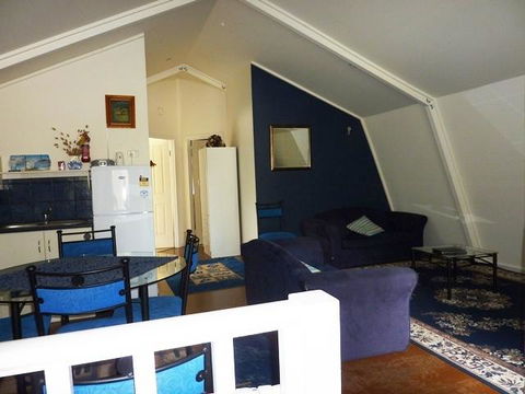 The Doo Drop Inn - Renee 0