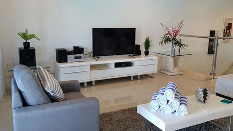The Edge 5 - Hamilton Island - Internet Find 3