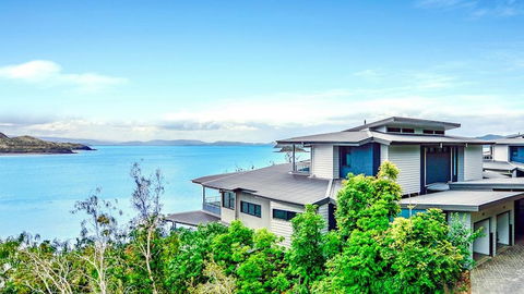 The Edge 5 - Hamilton Island - Internet Find 0