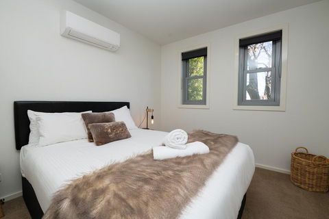The Endsleigh -1 Bedroom Villa, Free Wifi, Near CBD - Renee 0