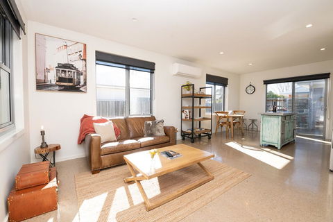 The Endsleigh -1 Bedroom Villa, Free Wifi, Near CBD - Renee 2