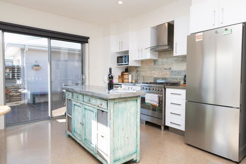 The Endsleigh -1 Bedroom Villa, Free Wifi, Near CBD - Renee 3