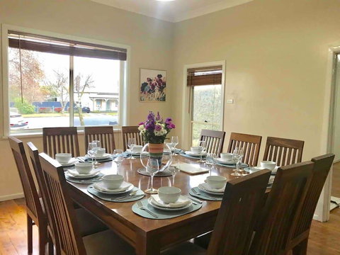 The Entertainer - Downtown Orange, Sleeps 11 - Qld Realsetate 0