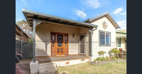 The Entertainer - Downtown Orange, Sleeps 11 - Renee 1