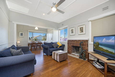 The Entrance North Lakeside Cottage - Swimm 2