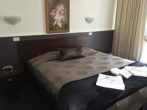 The Esplanade Motel - Renee 1