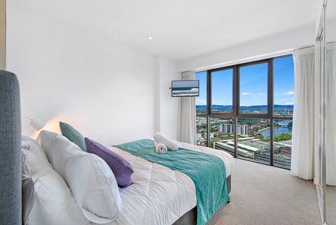 The Eureka Gold Coast Residence On Broadbeach - Swimm 1