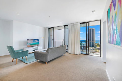 The Eureka Gold Coast Residence On Broadbeach - Swimm 2