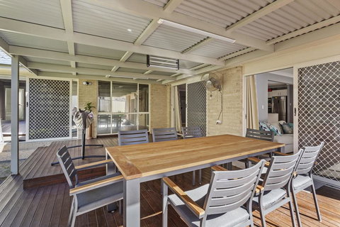 The Family Entertainer In The Heart Of Corlette! - Renee 3