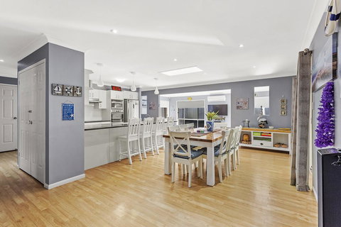 The Family Entertainer In The Heart Of Corlette! - Renee 2