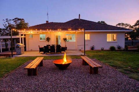 The Farmhouse. - Renee 0