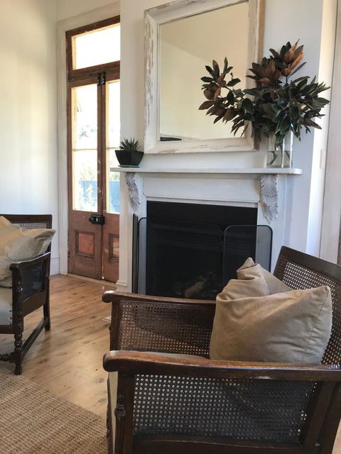 THE GABLES MUDGEE - Renee 3