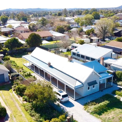 THE GABLES MUDGEE - Renee 0